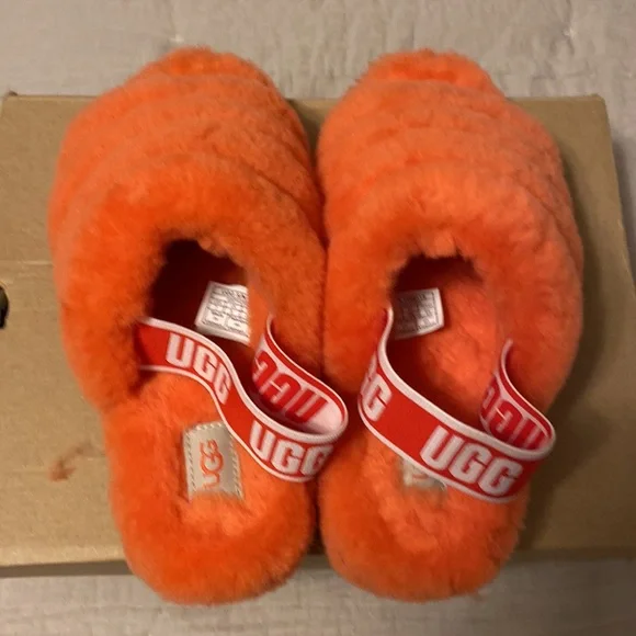 Host Pick🎉 2/28 women’s ugg fluff yea slides. Size7 - Picture 3 of 5